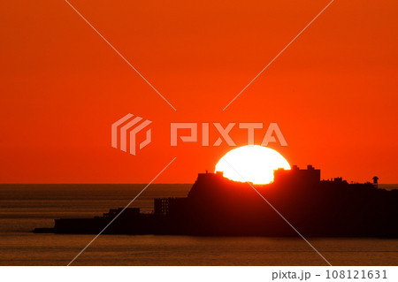 軍艦島の夕景 軍艦島の夕景 108121631