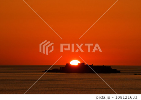 軍艦島の夕景 軍艦島の夕景 108121633