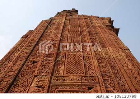 Stone carving on Qutub Minar, Delhi, India 108123799