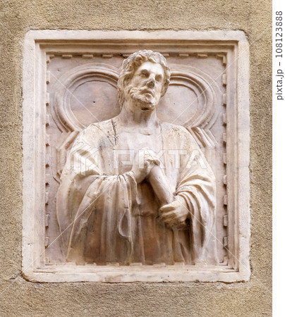 Biblical story, tile relief, external wall of Orsanmichele Church in Florence, Tuscany, Italy Biblical story, tile relief, external wall of Orsanmichele Church in Florence, Tuscany, Italy 108123888