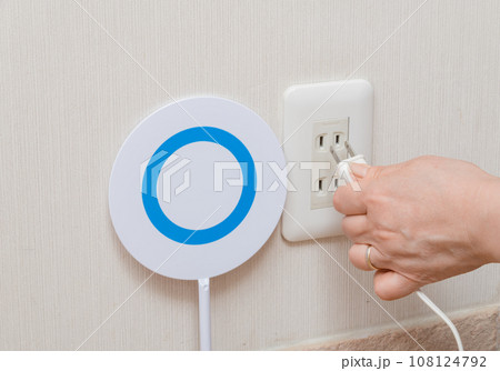 【正しいコンセントの差し方】 108124792