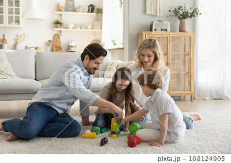 Carefree family play with plastic blocks at home 108124905