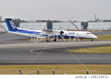 ボンバルディアDHC-8タキシング ボンバルディアDHC-8タキシング 108128432