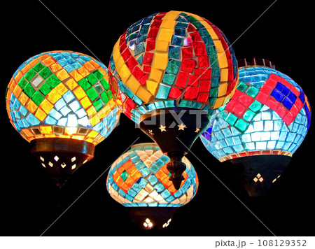 Four lanterns 108129352