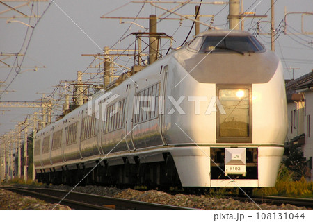 デッドセクションを行く常磐線特急スーパーひたち号 108131044