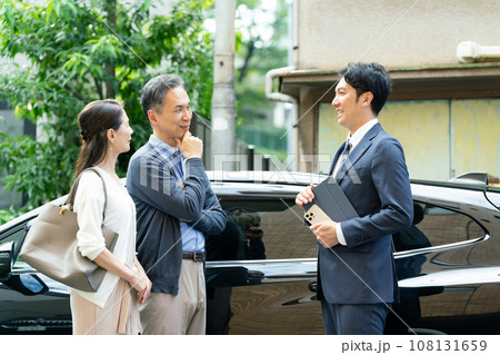 ディーラー　夫婦　車 108131659