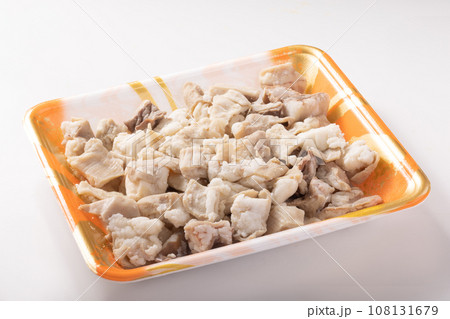 牛白もつ　(国産)　下茹で済み 108131679