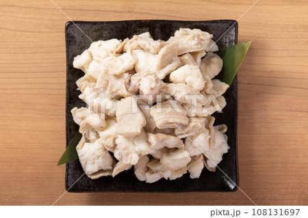 牛白もつ　(国産)　下茹で済み 108131697