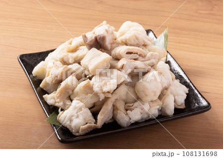 牛白もつ　(国産)　下茹で済み 108131698