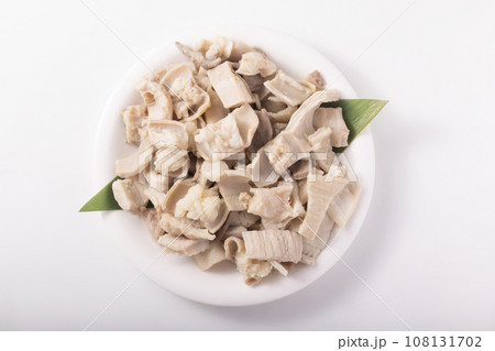 牛白もつ　(国産)　下茹で済み 108131702