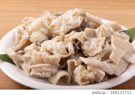 牛白もつ　(国産)　下茹で済み 108131711