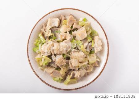 牛モツ　ねぎ塩炒め 108131938