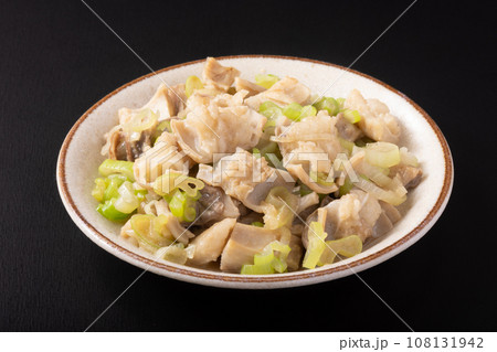 牛モツ　ねぎ塩炒め 108131942