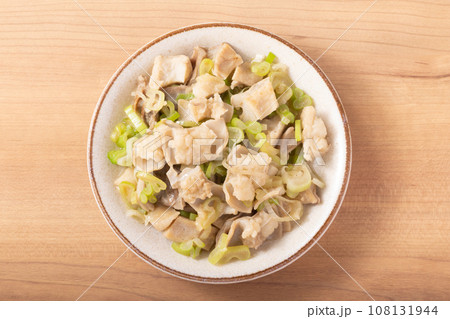 牛モツ ねぎ塩炒め 牛モツ ねぎ塩炒め 108131944