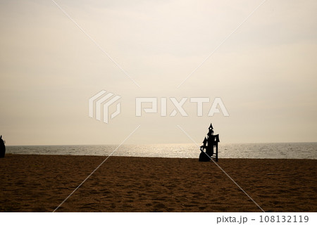 夕日の美しい神川ビーチ 108132119