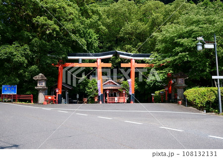 諏訪神社の並立鳥居の風景 108132131