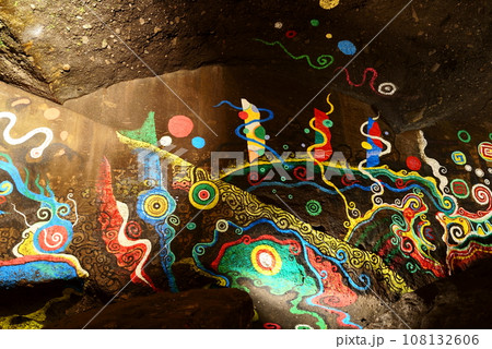 綺麗な熊襲穴の風景 108132606