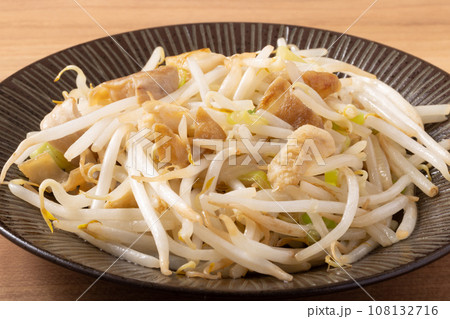 牛モツ　もやしとネギの塩炒め 108132716