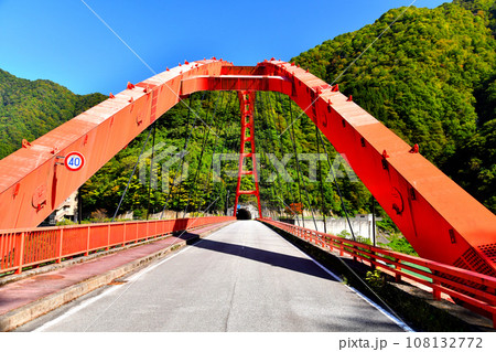 湖面橋/うなづき湖(富山県黒部市)【202.10】 湖面橋/うなづき湖(富山県黒部市)【202.10】 108132772