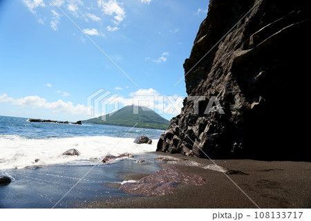 溶岩と海と開聞岳 溶岩と海と開聞岳 108133717
