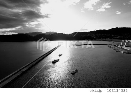 白黒 三陸 海 大船渡 白黒 三陸 海 大船渡 108134382