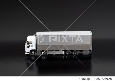 ビジネス　トラック　ミニチュア 108134926