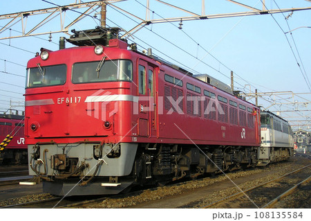 田端機関区に留置中のEF81初期型 田端機関区に留置中のEF81初期型 108135584