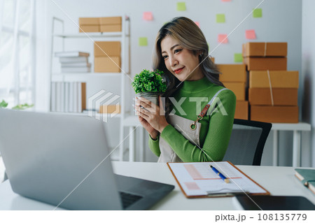 Beautiful Asian woman, blogger, blog, presenting Product quality, live video, social media, record her, sell online via digital cameras, sme or small business ecommerce concepts. 108135779