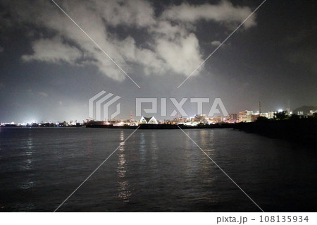 日が沈んだ北埠頭の風景 日が沈んだ北埠頭の風景 108135934
