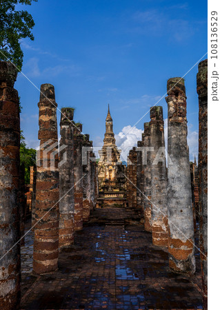 Thailand's UNESCO World Heritage Site, Sukhothai Historical Park, is the location to the Wat Mahathat Temple. Thailand's UNESCO World Heritage Site, Sukhothai Historical Park, is the location to the Wat Mahathat Temple. 108136529