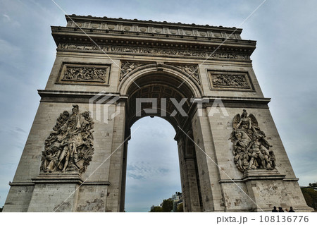 エトワール凱旋門 , パリ , フランス(シャルル・ド・ゴール広場) 108136776