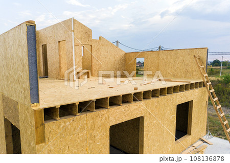 Construction of new and modern modular house. Walls made from composite wooden sip panels with styrofoam insulation inside. Building new frame of energy efficient home concept. 108136878