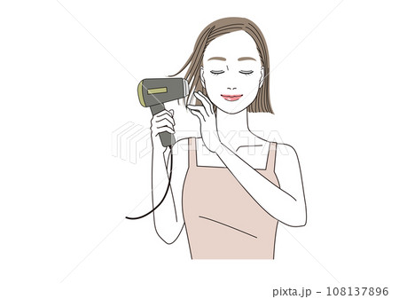 気持ちのよさそうな表情でドライヤーをかけている女性 108137896