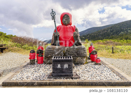 秋の山形蔵王 蔵王ロープウェイ地蔵山頂駅前の蔵王地蔵尊 山形県山形市 秋の山形蔵王 蔵王ロープウェイ地蔵山頂駅前の蔵王地蔵尊 山形県山形市 108138110