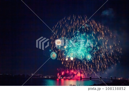 夜空に咲く大輪　調布花火大会 108138852