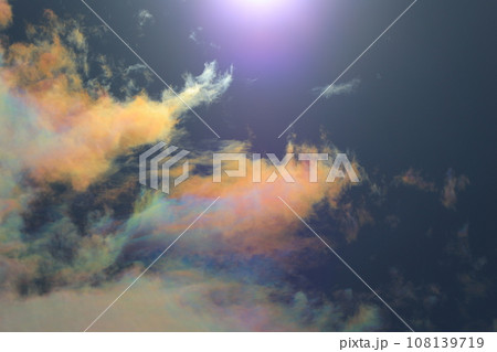 雲に浮かぶ彩雲 雲に浮かぶ彩雲 108139719