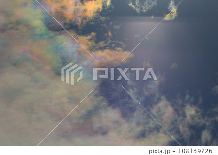 雲に浮かぶ彩雲 雲に浮かぶ彩雲 108139726