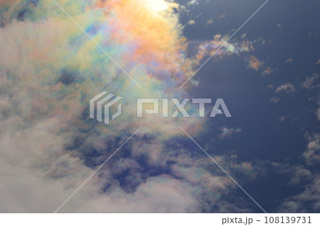 雲に浮かぶ彩雲 雲に浮かぶ彩雲 108139731