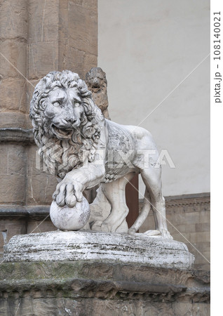 Lion at Loggia dei Lanzi in Piazza della Signoria, Florence Lion at Loggia dei Lanzi in Piazza della Signoria, Florence 108140021