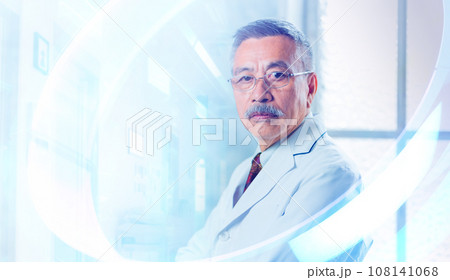 白衣を着た男性 白衣を着た男性 108141068