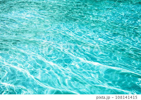 Clear turquoise water top view 108141415