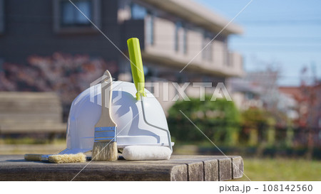 塗装道具とヘルメット|リフォーム・塗装業者・DIY イメージ 塗装道具とヘルメット|リフォーム・塗装業者・DIY イメージ 108142560