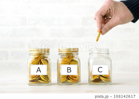 分散投資・お金を振り分けるイメージ 分散投資・お金を振り分けるイメージ 108142617