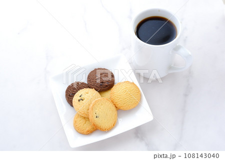 クッキーとコーヒーでコーヒーブレイク クッキーとコーヒーでコーヒーブレイク 108143040
