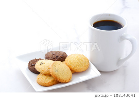 クッキーとコーヒーでコーヒーブレイク クッキーとコーヒーでコーヒーブレイク 108143041