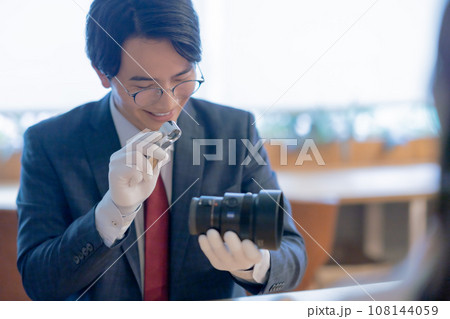 カメラレンズを査定をする買取専門業者  カメラレンズを査定をする買取専門業者  108144059