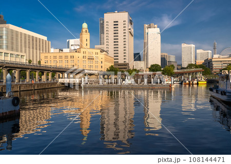 《神奈川県》早朝の横浜ベイエリア・象の鼻パーク 108144471