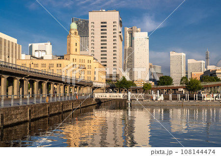 《神奈川県》早朝の横浜ベイエリア・象の鼻パーク 《神奈川県》早朝の横浜ベイエリア・象の鼻パーク 108144474