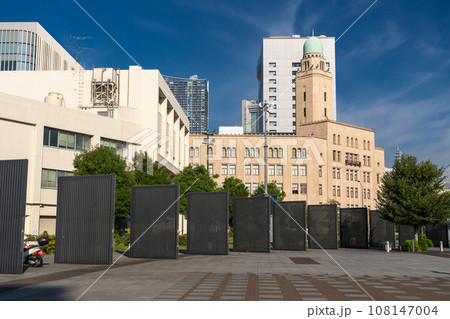 《神奈川県》横浜クイーンの塔・早朝の象の鼻公園 《神奈川県》横浜クイーンの塔・早朝の象の鼻公園 108147004
