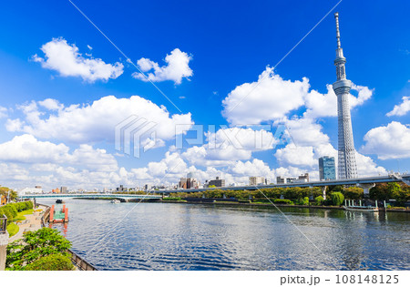 東京風景　隅田川とスカイツリー 108148125